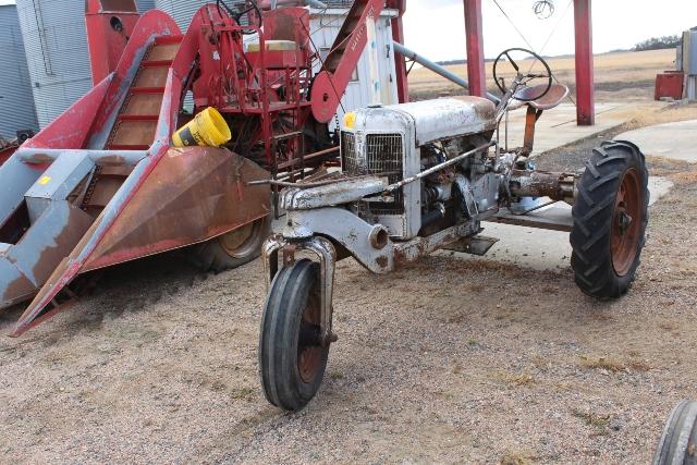 SILVER KING TRACTOR, SINGLE FRONT WHEEL,