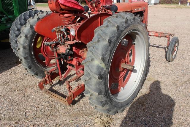 FARMALL 200 TRACTOR, WF, GAS, 11.2-36 REARS,