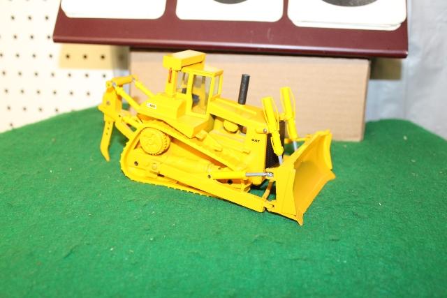 1/50 CAT D10 DOZER WITH REAR RIPPER BY CONRAD,