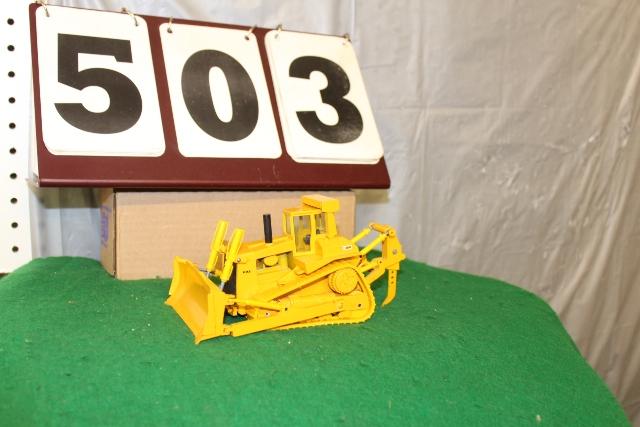 1/50 CAT D10 DOZER WITH REAR RIPPER BY CONRAD,