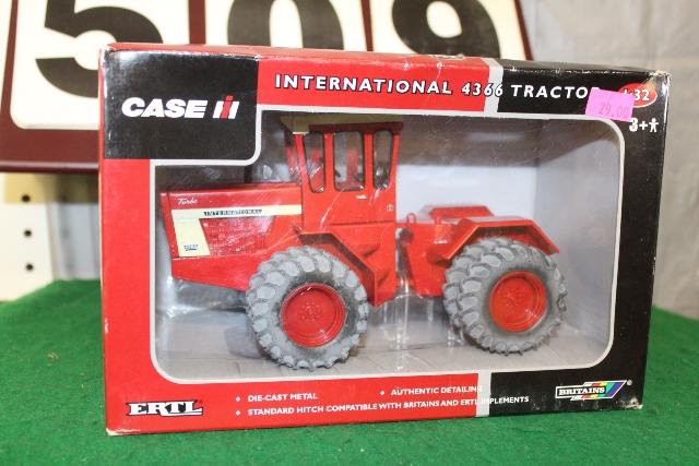 1/32 IH 4366 4WD, BOX HAS SOME DAMAGE, TOY IS