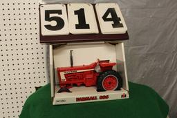 1/16 FARMALL 806, WF, BOX HAS LIGHT WEAR