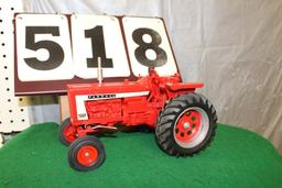 1/16 FARMALL 806, WF, 3 PT, CASE IH COLLECTOR'S