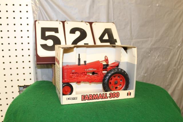 1/16 FARMALL 300, NF, BOX HAS LIGHT WEAR