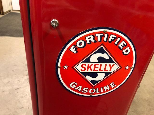 SKELLY GILBARCO 96B GAS PUMP, GLASS GLOBE