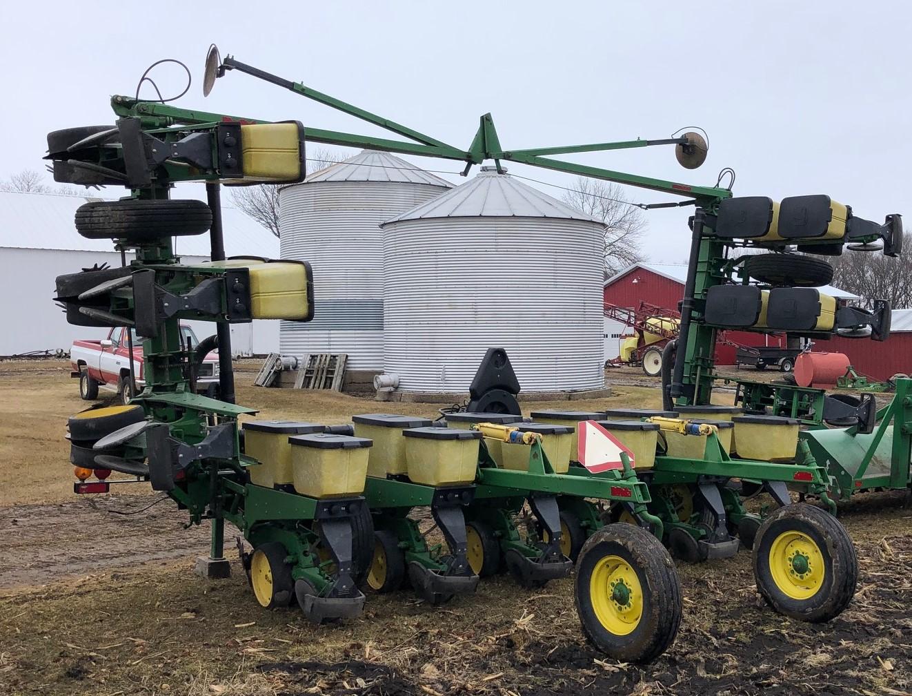 JOHN DEERE 12R30" MODEL 7300 VACUUM PLANTER,