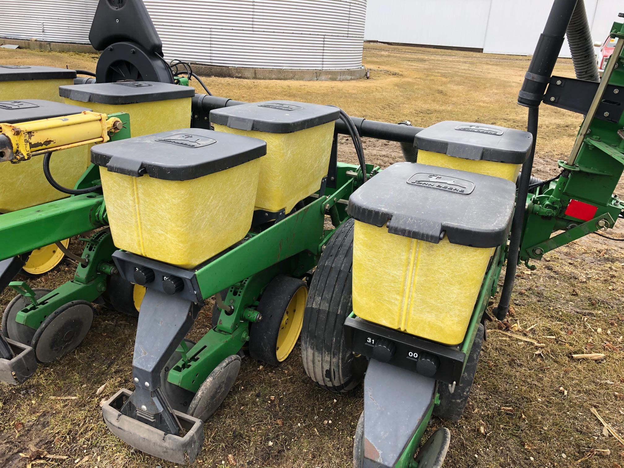 JOHN DEERE 12R30" MODEL 7300 VACUUM PLANTER,