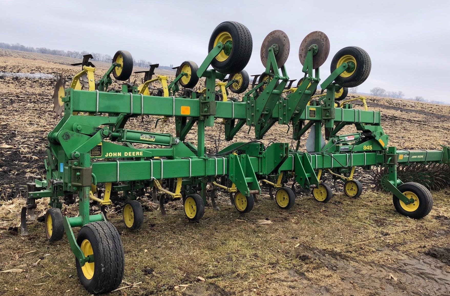 JOHN DEERE 845 12R30" 3 PT FLAT FOLD CULTIVATOR,