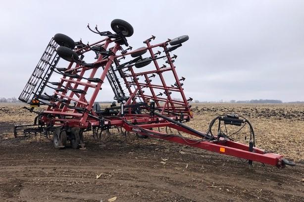 38.5' CASE IH TIGER MATE 200 FIELD CULTIVATOR,