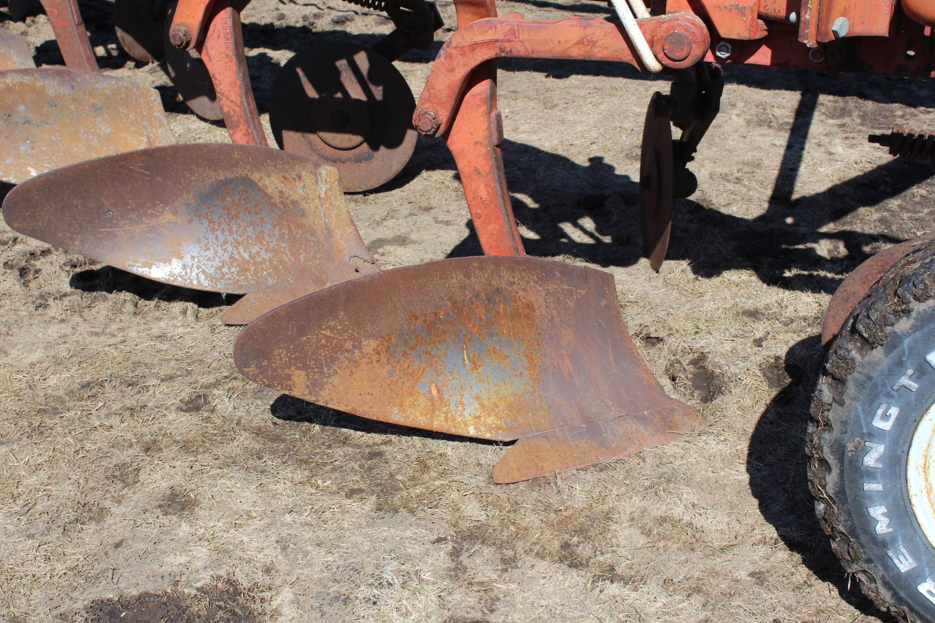 IH 720 7-18" AR PLOW, (7) COULTERS, 2 PT HITCH,