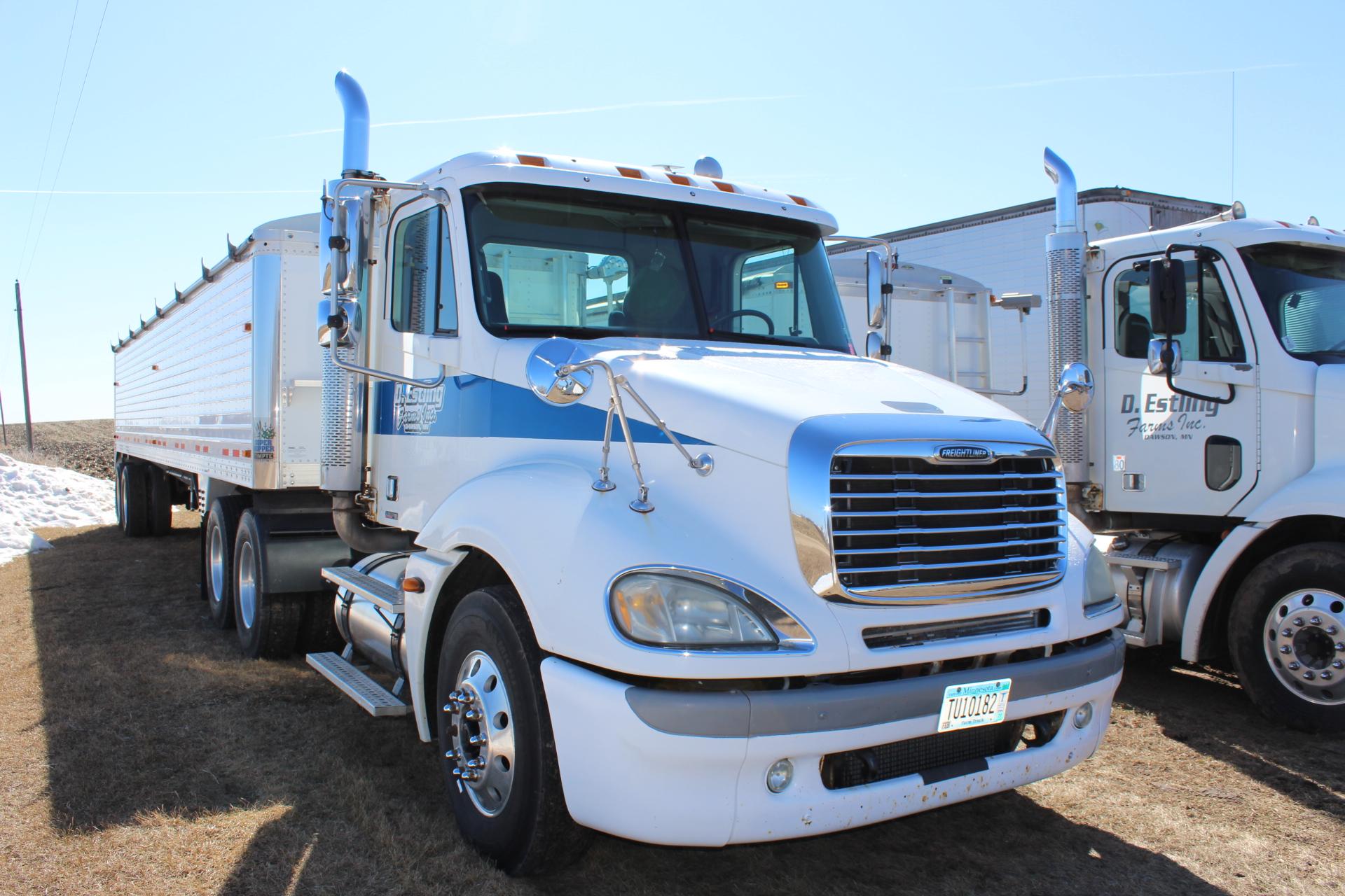 *** 2005 FREIGHTLINER COLUMBIA DAY CAB SEMI