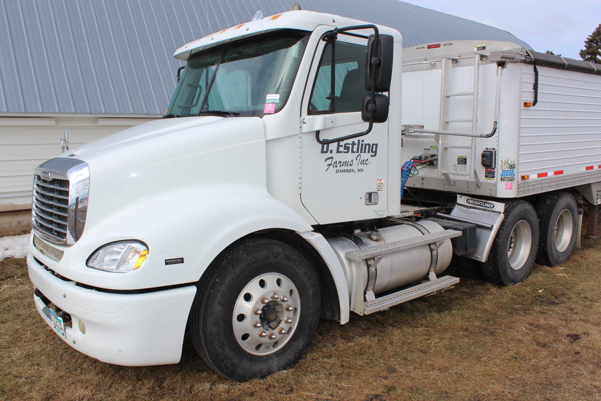 *** 2005 FREIGHTLINER COLUMBIA DAY CAB SEMI