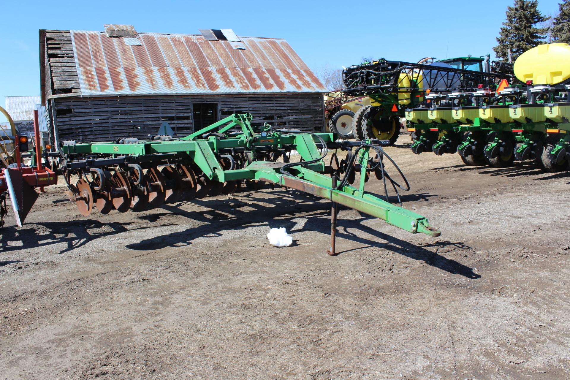 JOHN DEERE 510 DISK RIPPER, 7 SHANK, 7" POINTS