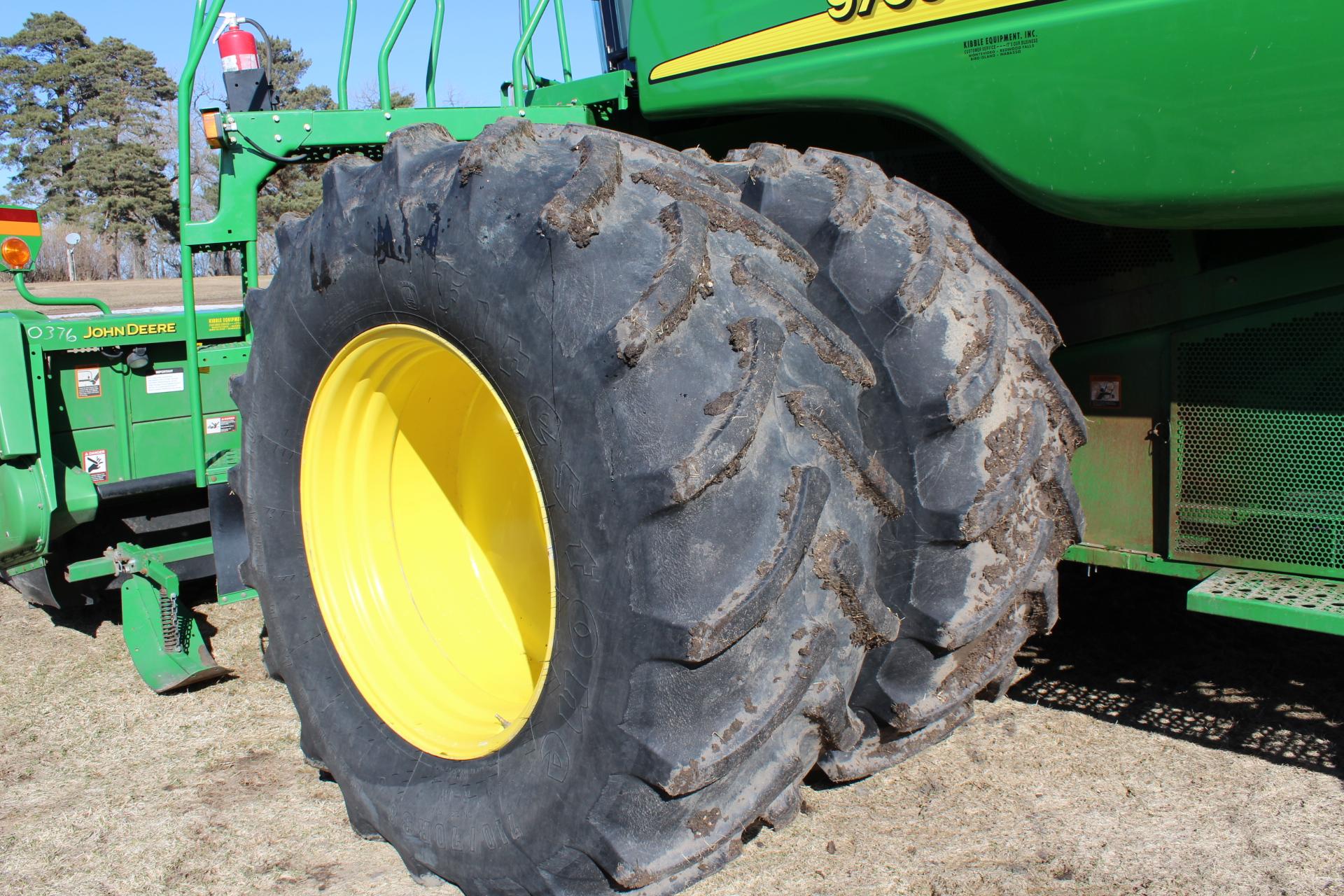 2005 JOHN DEERE 9760 2WD COMBINE, AUTO TRAC,