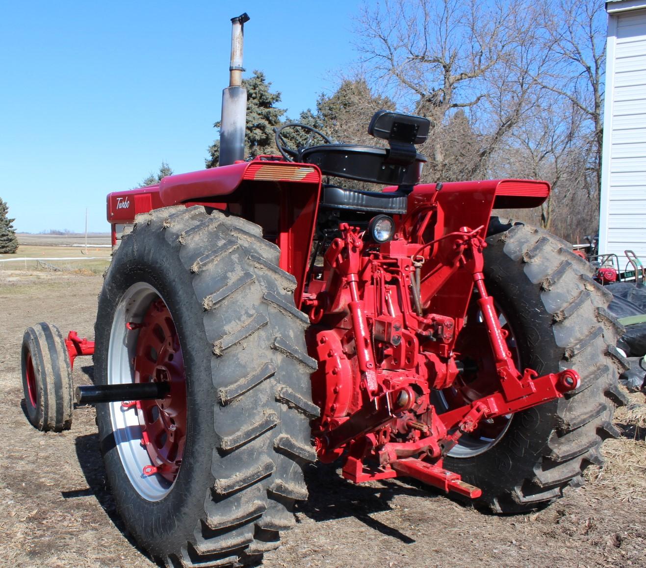 1973 IH 1066 OPEN STATION, 18.4-38 NEW REAR TIRES