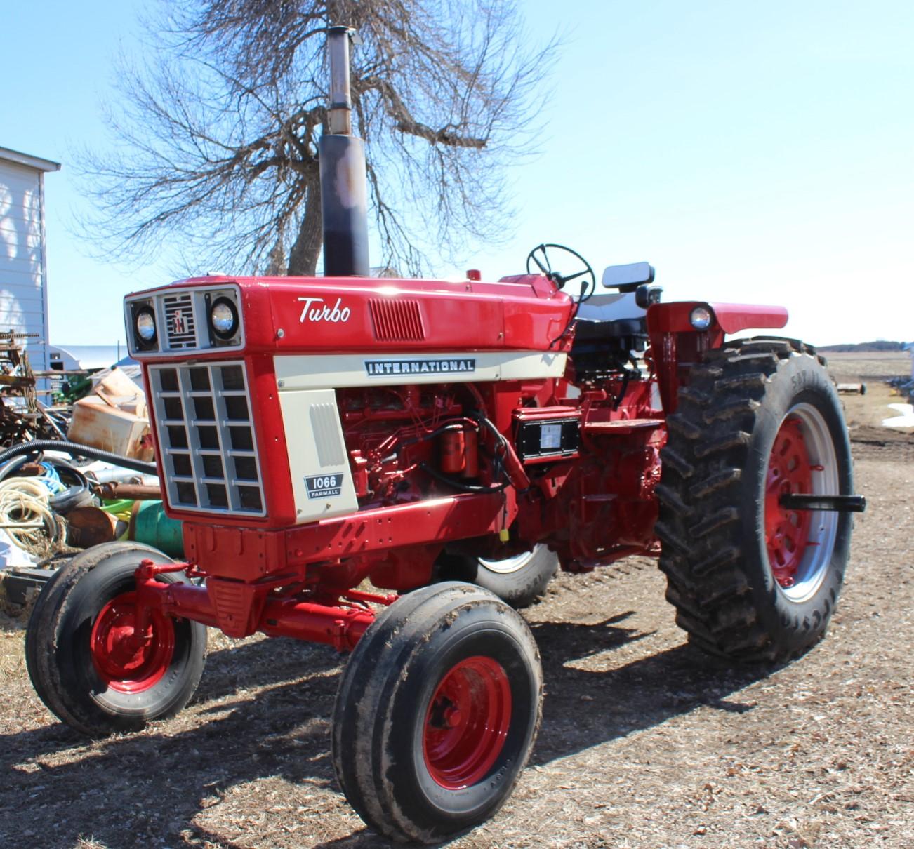 1973 IH 1066 OPEN STATION, 18.4-38 NEW REAR TIRES