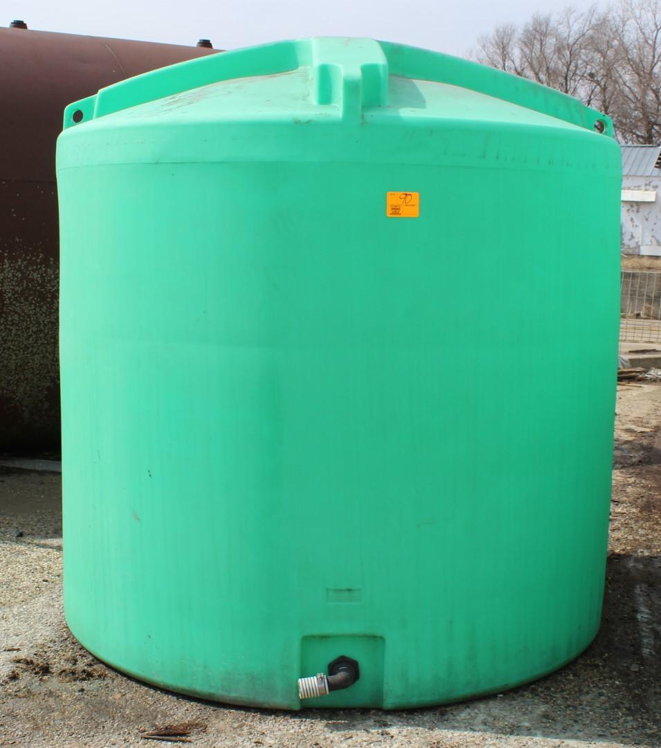 2,000 GALLON GREEN POLY TANK