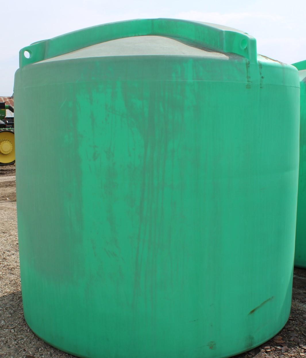 2,000 GALLON GREEN POLY TANK