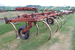 IH 15' 55 Chisel Plow, Pull Type, 15 Shanks, 2" Spikes