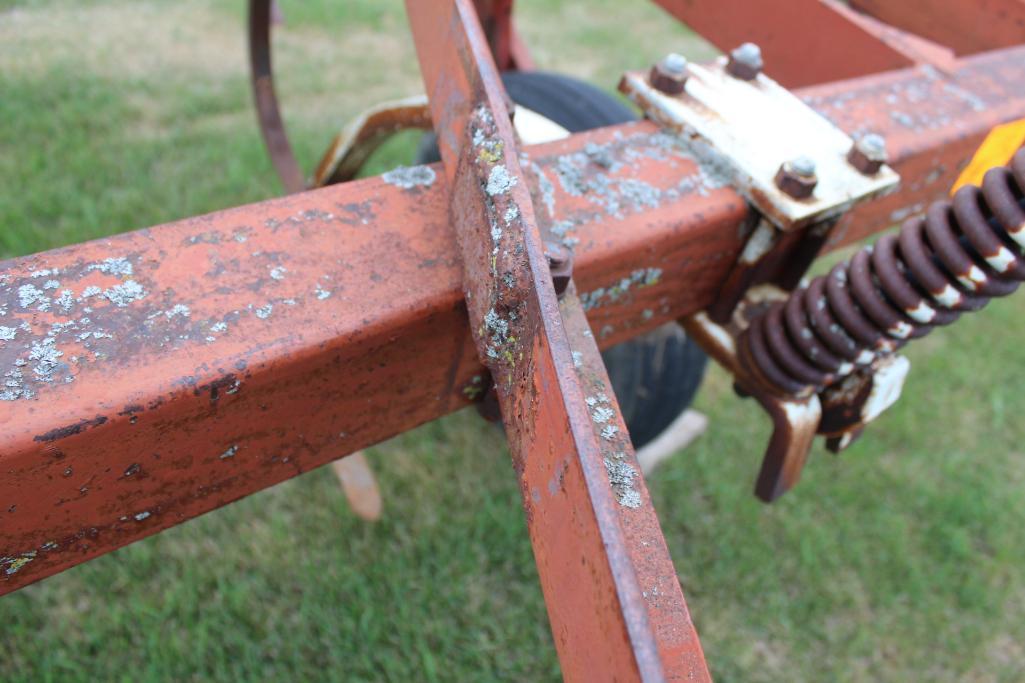 IH 15' 55 Chisel Plow, Pull Type, 15 Shanks, 2" Spikes