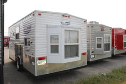 ***2013 AMERICAN SURPLUS ICE CASTLE 8' X 16' LAKE OF THE WOODS FISH HOUSE. SINGLE AXLE CRANK DOWN