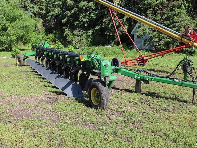 John Deere 3710 Plow, 8 Bottom Variable Width, Coulters, AR