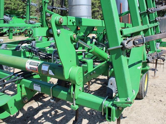 John Deere 2210LL Field Cultivator, 34.5', 200# Shanks, 2 Bar Harrow, Rolling Baskets,