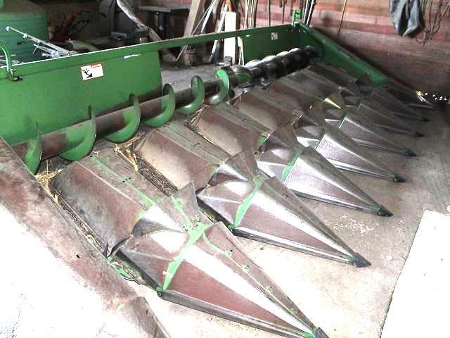 John Deere 843 Cornhead, 8R30", Low Tin, Oil Bath, Warning Lights, 00 Hookups, SN: H00843X645841