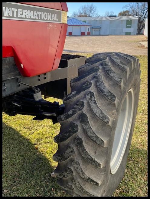 1992 CASE IH 7120 MFWD TRACTOR, 18 SPEED POWERSHIFT, 3 HYD, 3PT, QUICK HITCH, 540 & 1000 pto,