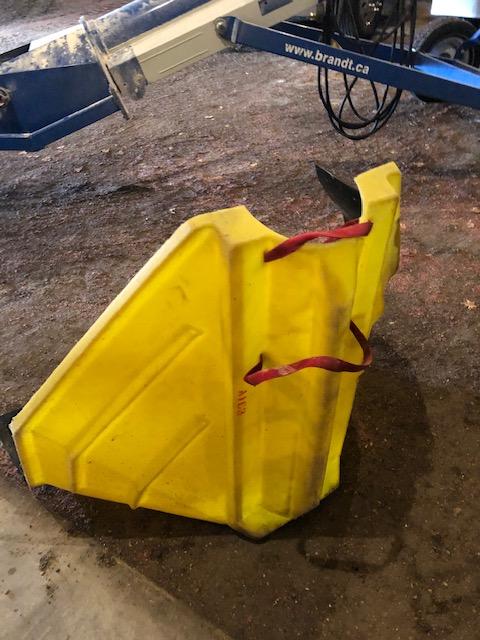 POLY AUGER HOPPER, BELT SKIRT, METAL WEAR PLATE