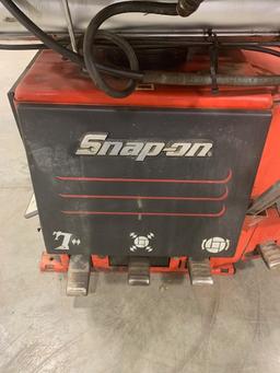 SNAP-ON TIRE CHANGER, MODEL EEWH311A, RIM CLAMP 10" TO 24", RIM CLAMP EXTENDERS,