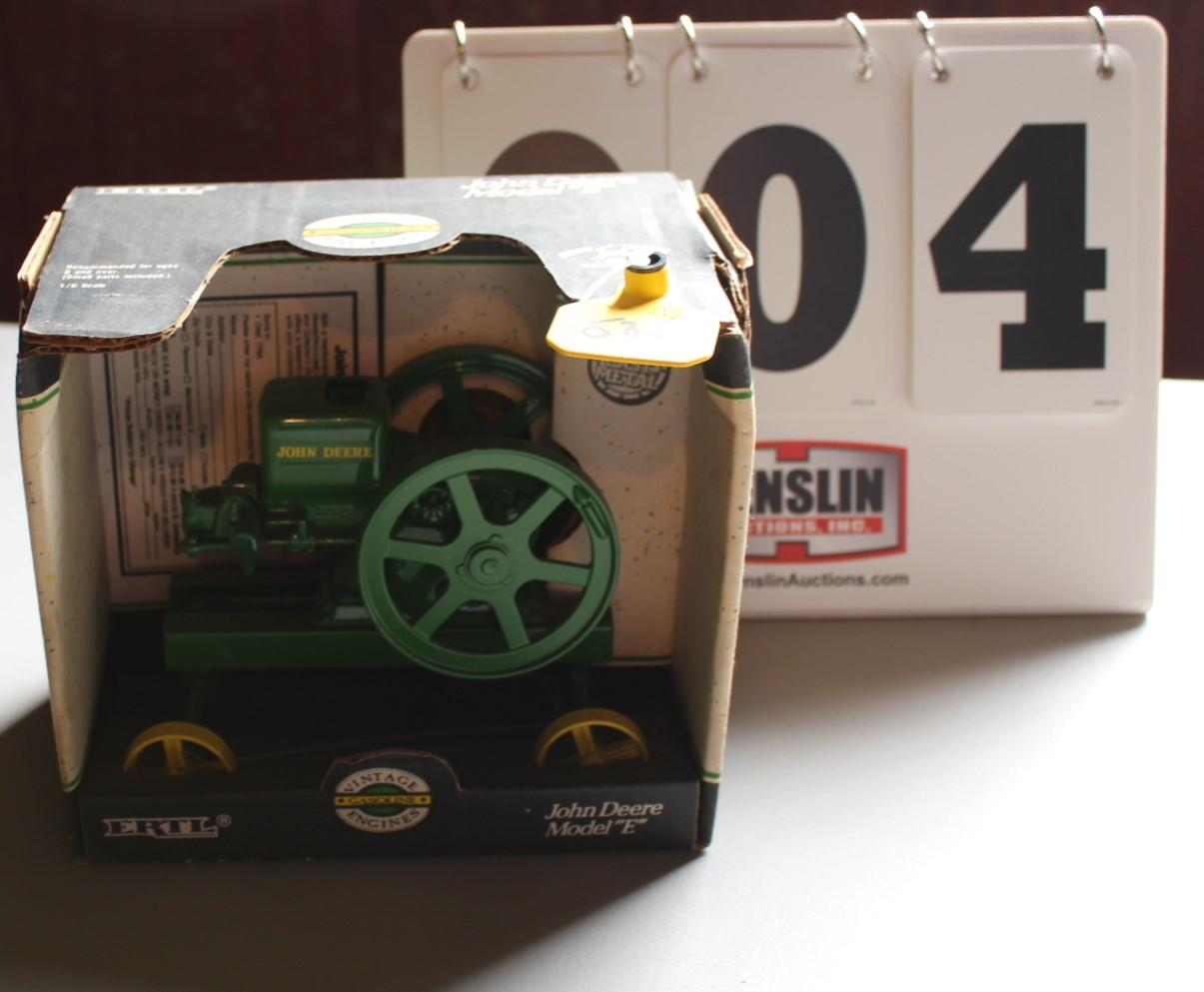 JOHN DEERE GAS ENGINE "E"  SERIES TOY IN  A BOX WITH BACKWARDS CRANK,  BOX