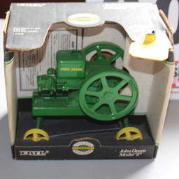 JOHN DEERE GAS ENGINE "E"  SERIES TOY IN  A BOX WITH BACKWARDS CRANK,  BOX