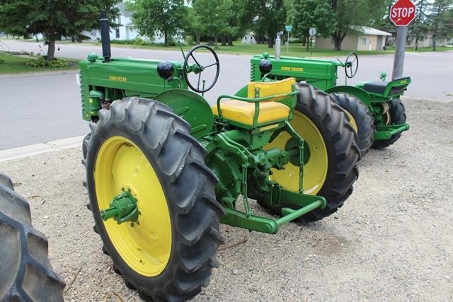 1950 John Deere MT Tractor, NF, 11.2-34 Rears on Steel, Fenders, PTO, Rocks