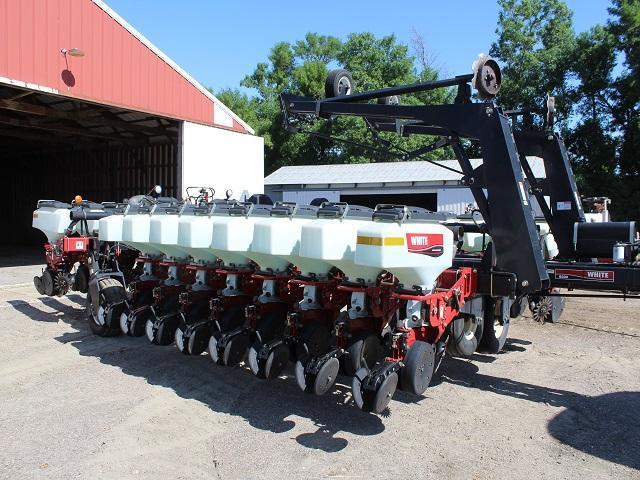 White 8500 Planter, 24R22", Front Fold, Yetter Row Cleaners