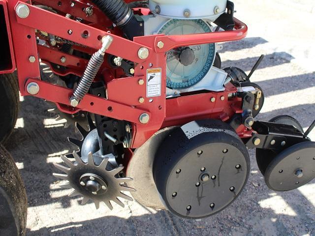 White 8500 Planter, 24R22", Front Fold, Yetter Row Cleaners