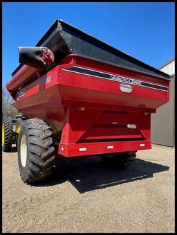 Parker 685 Grain Cart, Corner Auger, 13/8" 1000 PTO, Lights, 24.5x32 12 Ply Singles, 21" Rim,