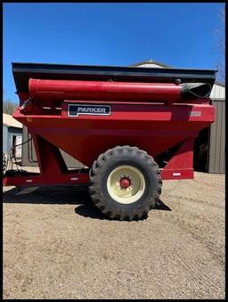 Parker 685 Grain Cart, Corner Auger, 13/8" 1000 PTO, Lights, 24.5x32 12 Ply Singles, 21" Rim,