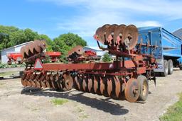 IH 480 Disk, 18’, Manual Fold Wings, New Blades on Front Main Gang