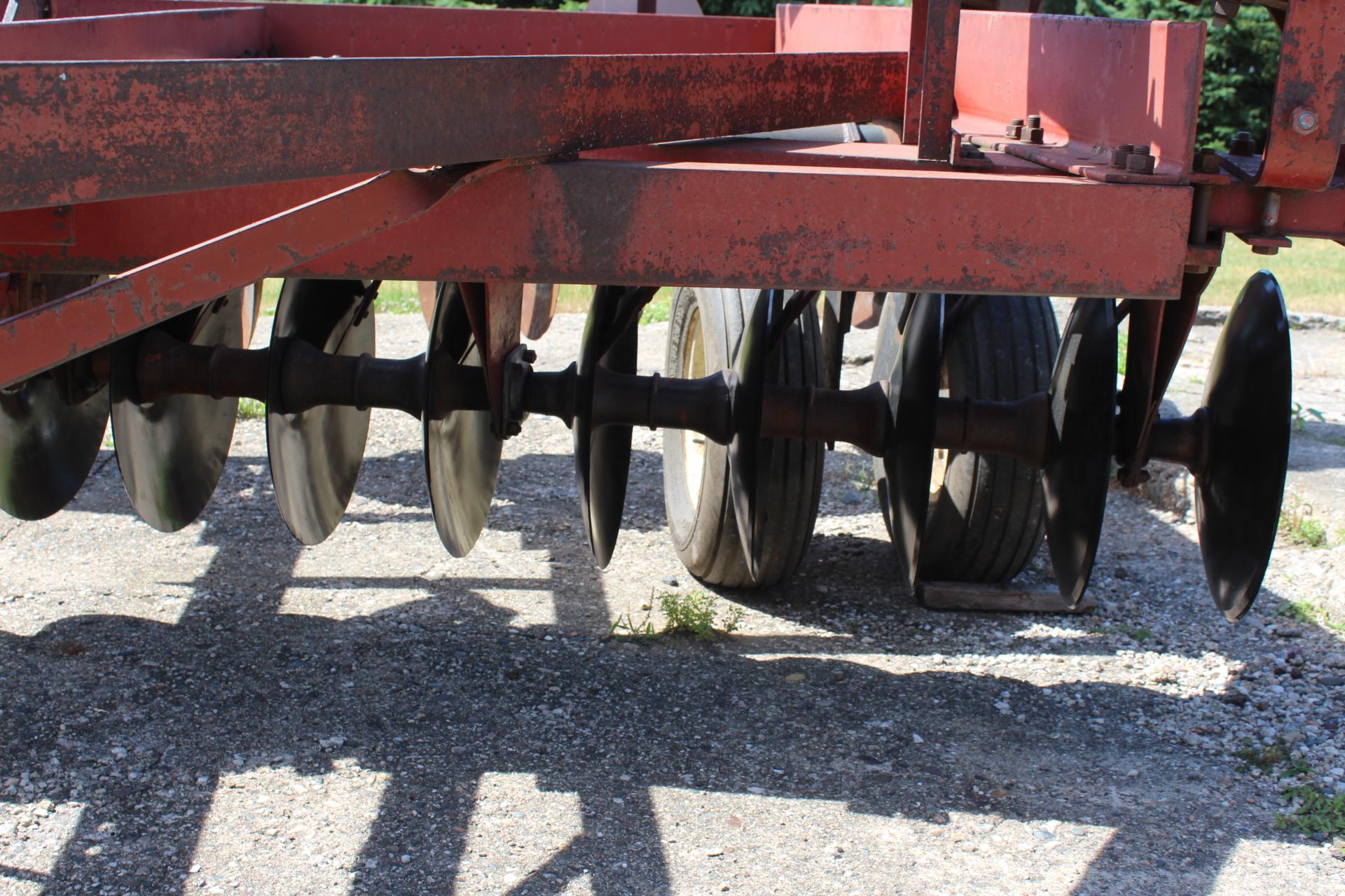 IH 480 Disk, 18’, Manual Fold Wings, New Blades on Front Main Gang