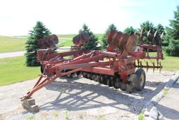 IH 480 Disk, 18’, Manual Fold Wings, New Blades on Front Main Gang