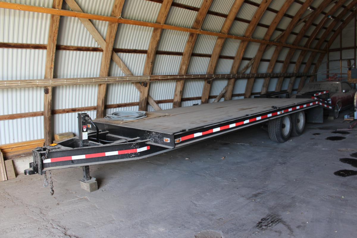 1976 Dakota Tandem Axle Trailer, Wood Deck, 19’ Main Deck, 5’ Beaver,