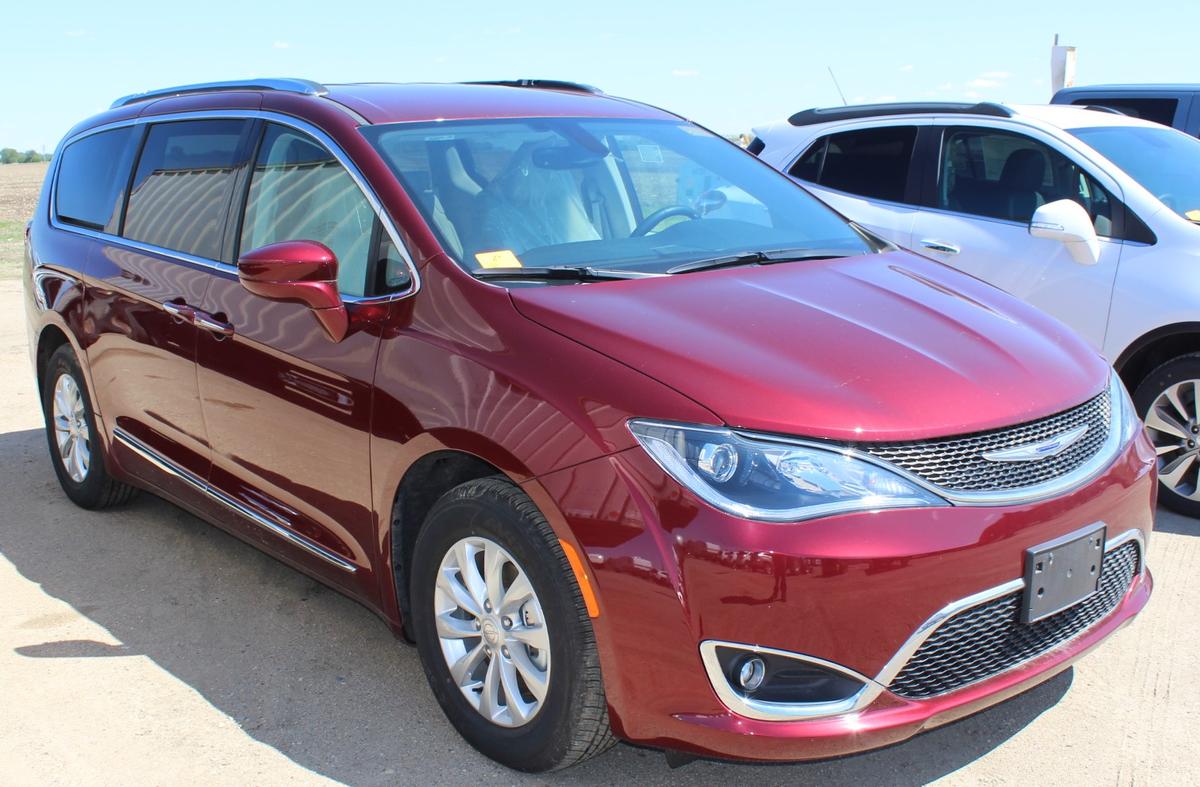 2019 Chrysler Pacifica Touring L, Package 27L, Velvet Red, Black/Alloy Int,