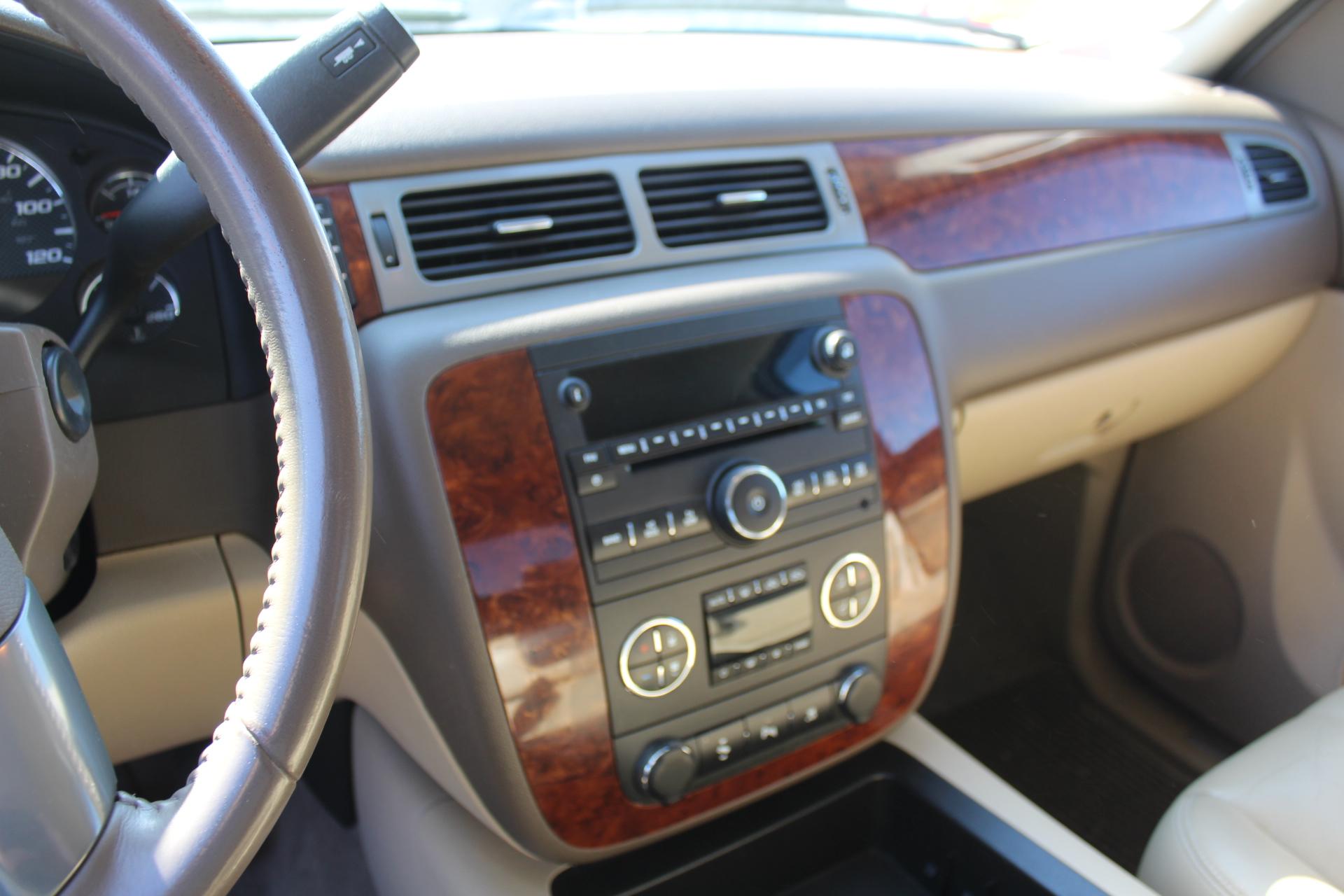 2011 Chevrolet Silverado LTZ, Auto 4x4, 5.3L Flexfuel, 5'8" Box, Dual Zone Climate Control,