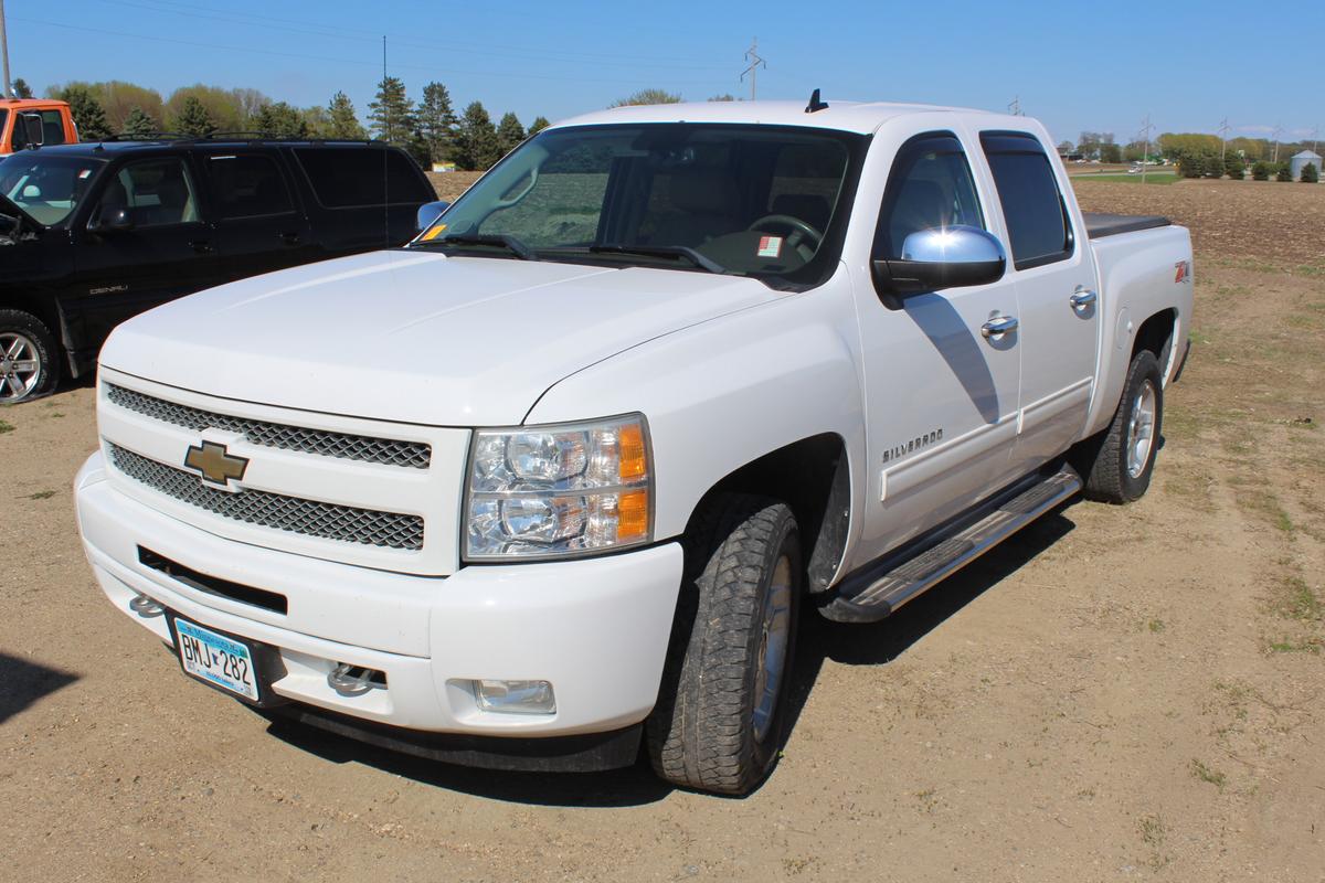 2011 Chevrolet Silverado LTZ, Auto 4x4, 5.3L Flexfuel, 5'8" Box, Dual Zone Climate Control,