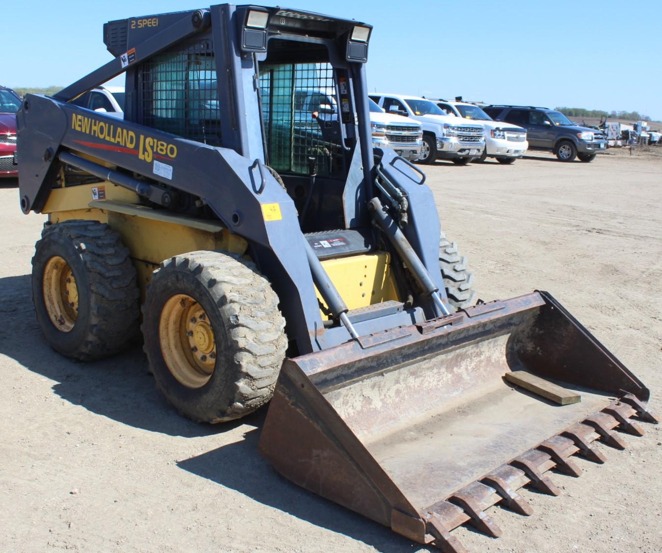 2000 New Holland LS180 Skidloader, 2 Speed, Enclosed Cab, Heat, Aux Hyd, 12-16.5 Tires,