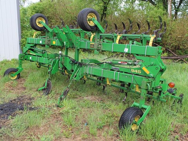 JD 845 30’ Flat Fold Cult Bar with 3 Bar Shank setup, used as field cult, 2