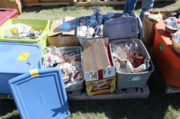 Pallet of Glassware, 7Up Glasses, Milk Jars, Pop Bottles, Mugs, Pyrex Bowls