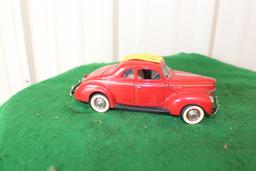 1940 model Ford Danbury Deluxe toy, no box, driver door handle broken off