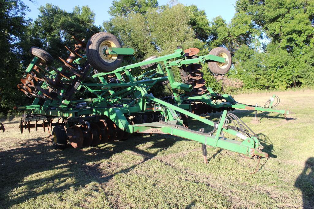 John Deere 512 Disk Ripper, (9) Shank, 11" Points, Shin Guards, (2) Front Gauge Wheels,